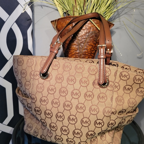 Purses - Picture 2 of 4